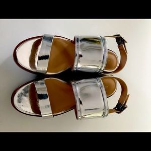 Spectacular Aldo chrome platform sandals